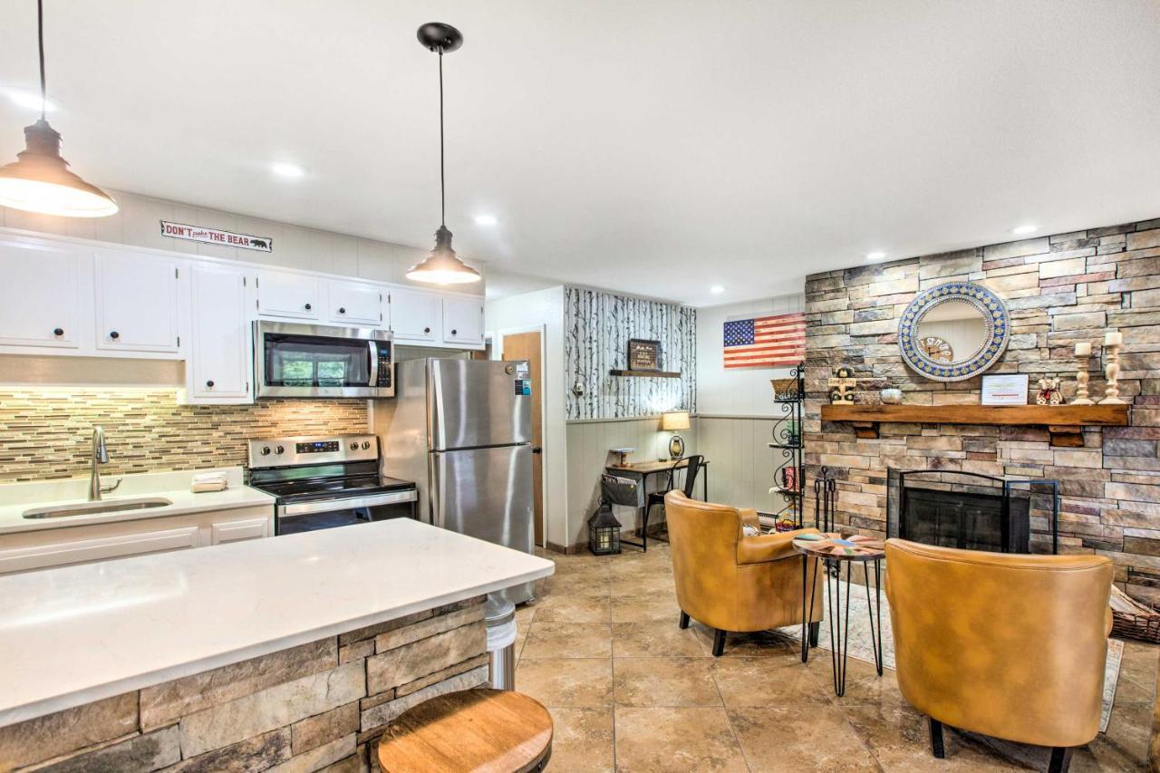 Main St Red River Ski Condo With Mountain View! Екстер'єр фото