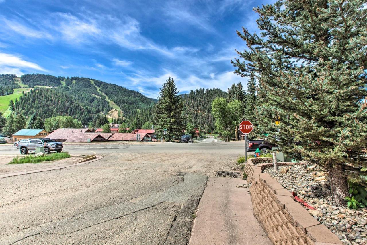 Main St Red River Ski Condo With Mountain View! Екстер'єр фото