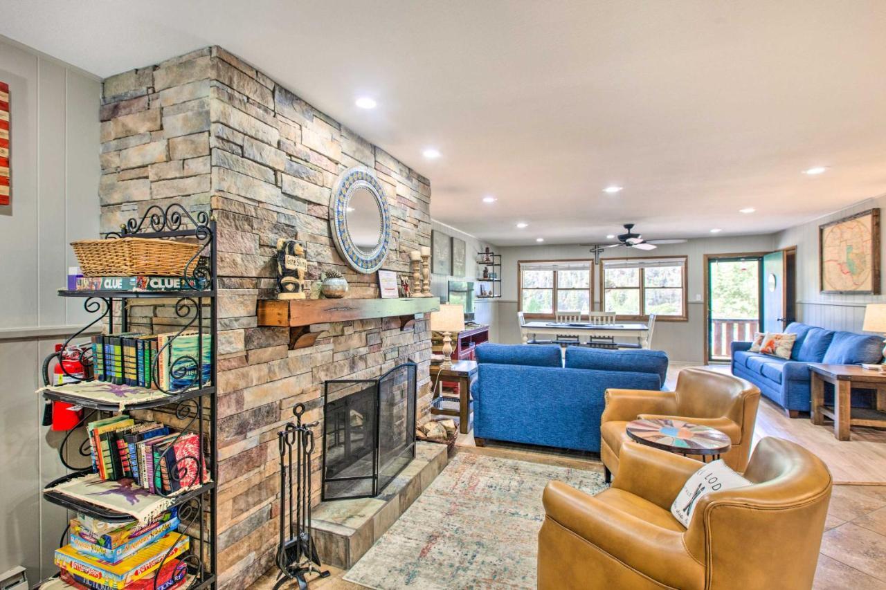 Main St Red River Ski Condo With Mountain View! Екстер'єр фото