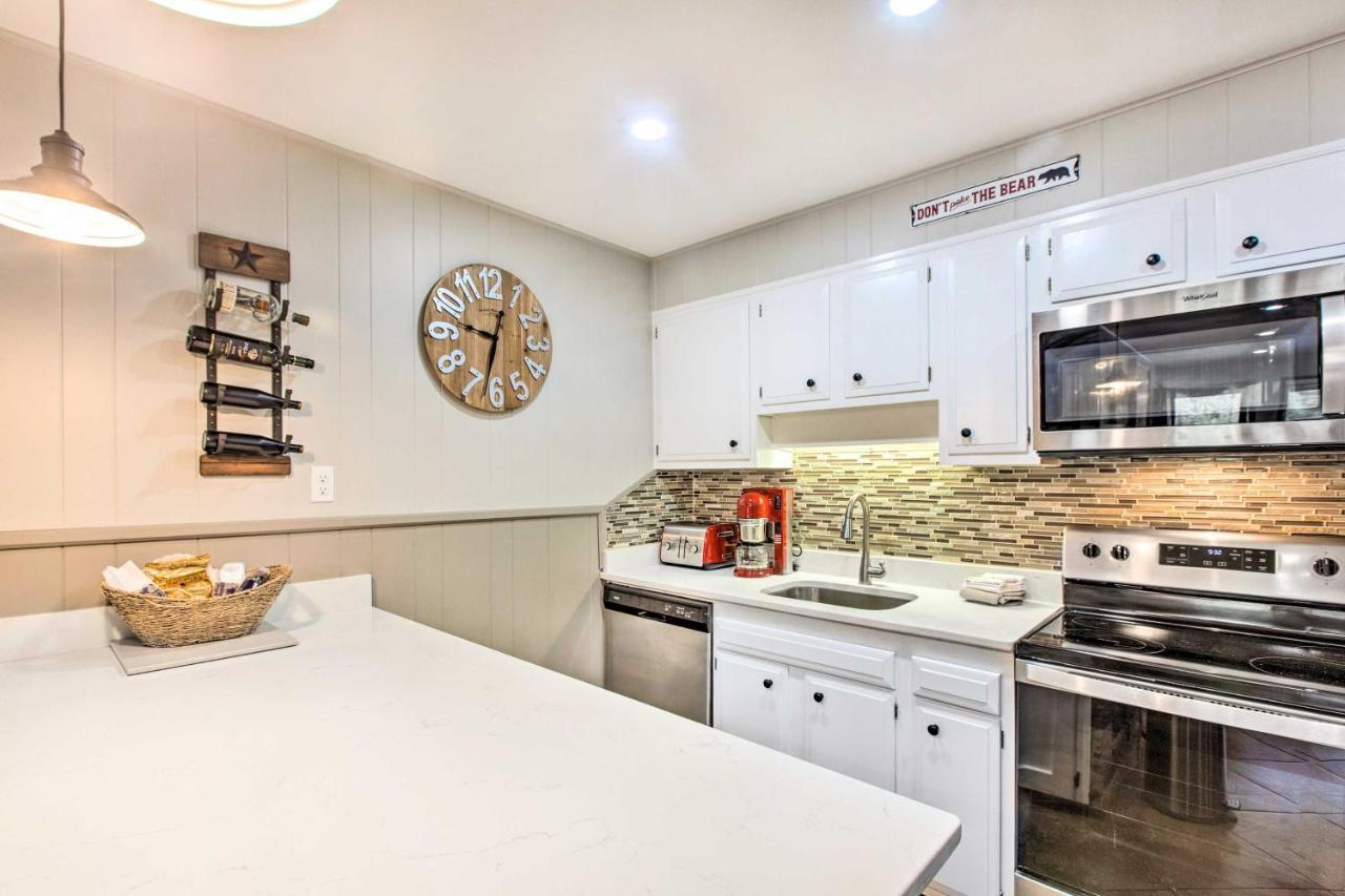 Main St Red River Ski Condo With Mountain View! Екстер'єр фото