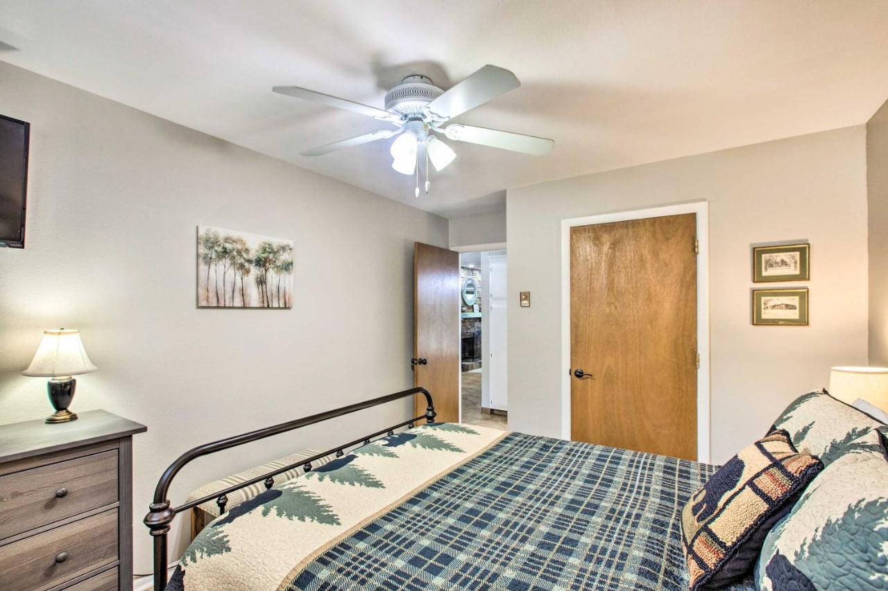 Main St Red River Ski Condo With Mountain View! Екстер'єр фото