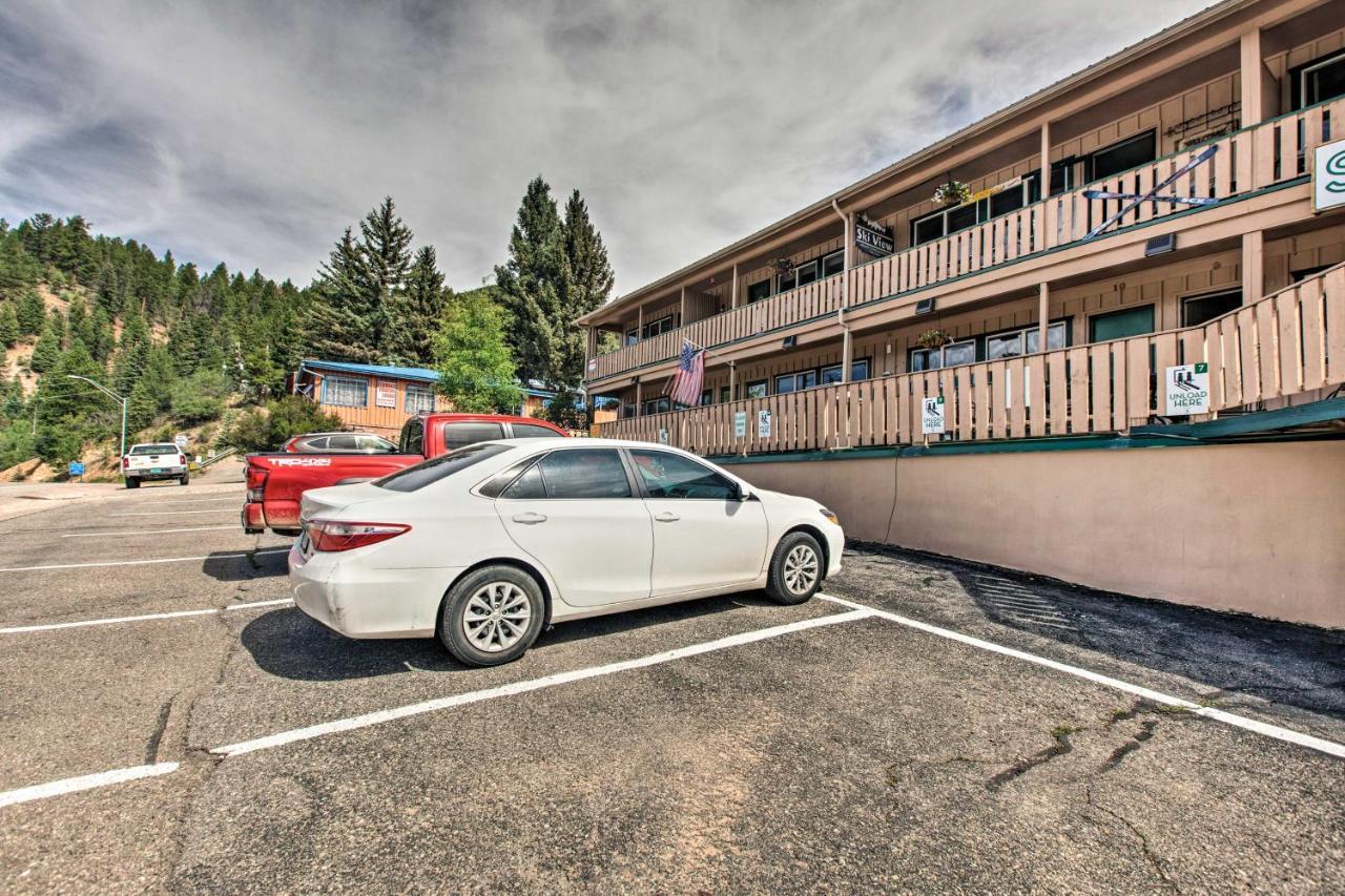 Main St Red River Ski Condo With Mountain View! Екстер'єр фото
