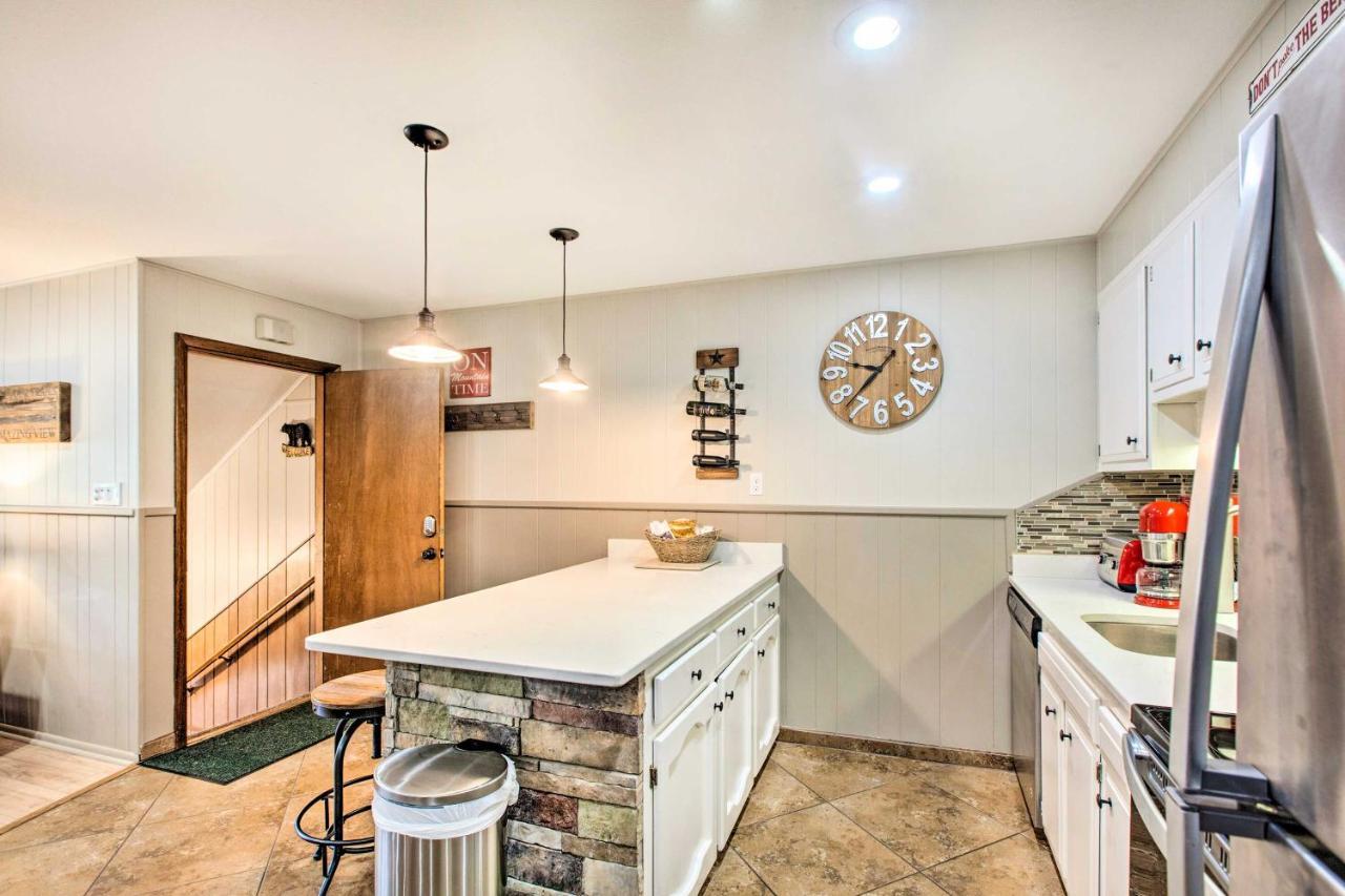 Main St Red River Ski Condo With Mountain View! Екстер'єр фото