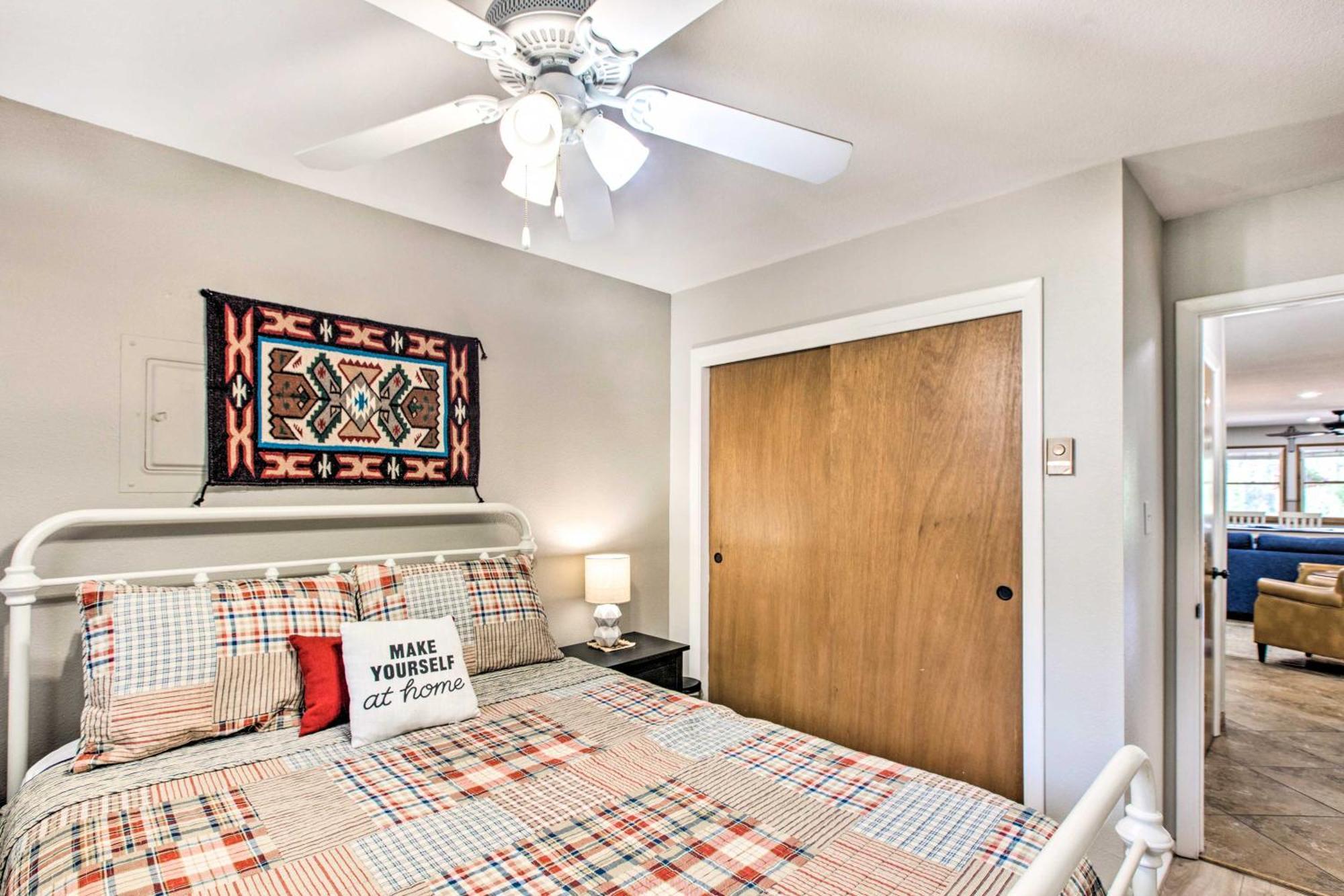 Main St Red River Ski Condo With Mountain View! Екстер'єр фото