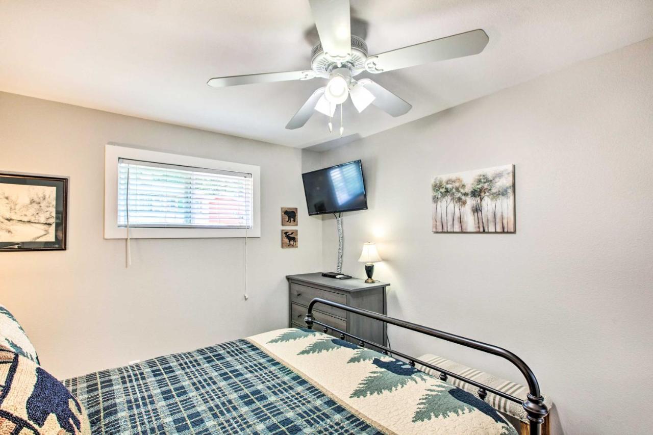 Main St Red River Ski Condo With Mountain View! Екстер'єр фото