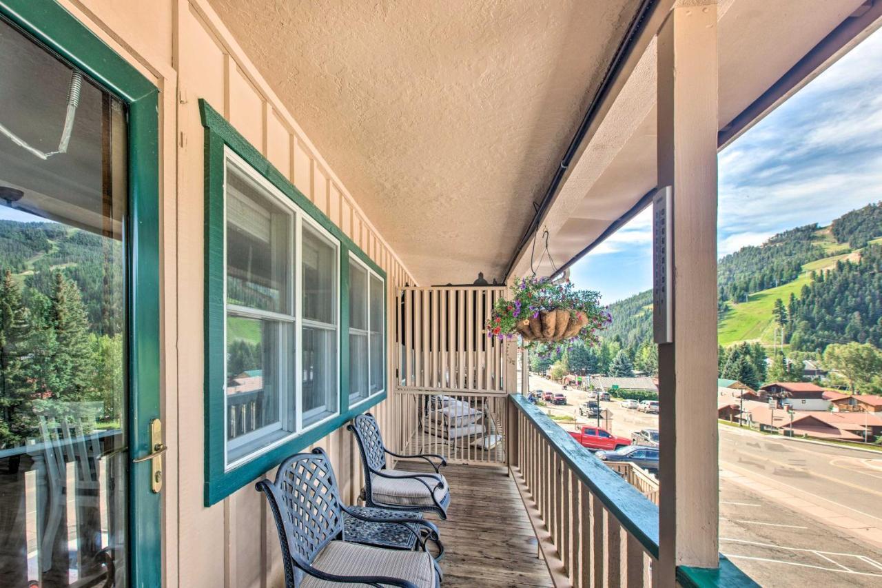 Main St Red River Ski Condo With Mountain View! Екстер'єр фото